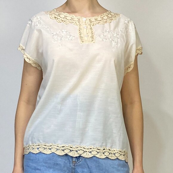 Vintage 1970s White and Beige CROCHET & EMBROIDERED Boho Blouse! Small to Medium - Picture 8 of 8